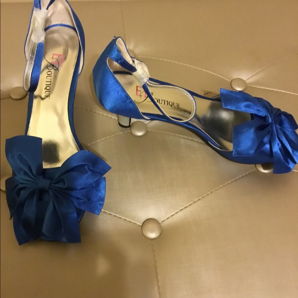 Cobalt blue size 7.5 evening shoe. Never worn.